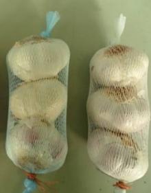 Imagen secundaria 2 - Bolsas y mallas creadas con los desechos de los productos tropicales