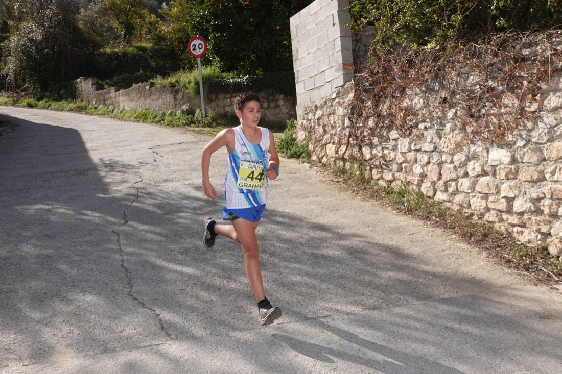 El Valle de Lecrín acoge una modesta carrera con 350 participantes entre corredores absolutos, senderistas y chiquillos