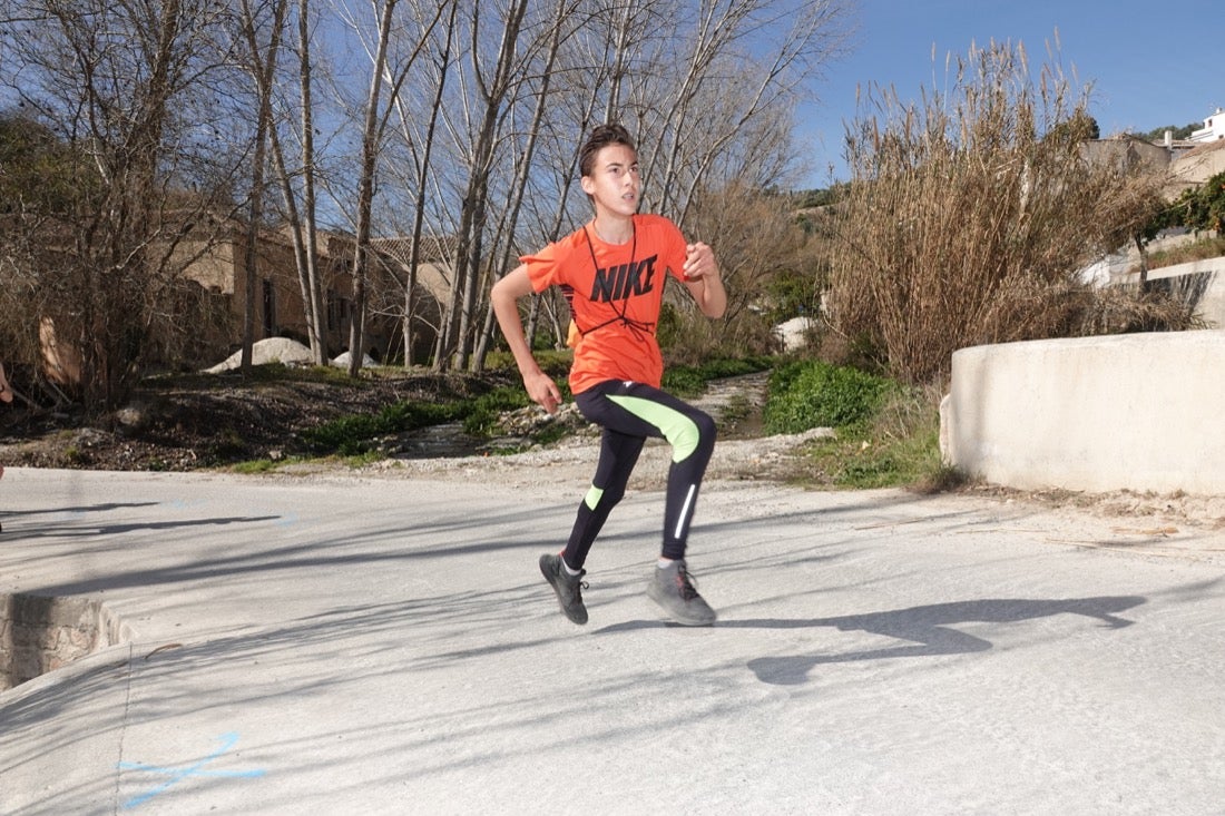 El Valle de Lecrín acoge una modesta carrera con 350 participantes entre corredores absolutos, senderistas y chiquillos