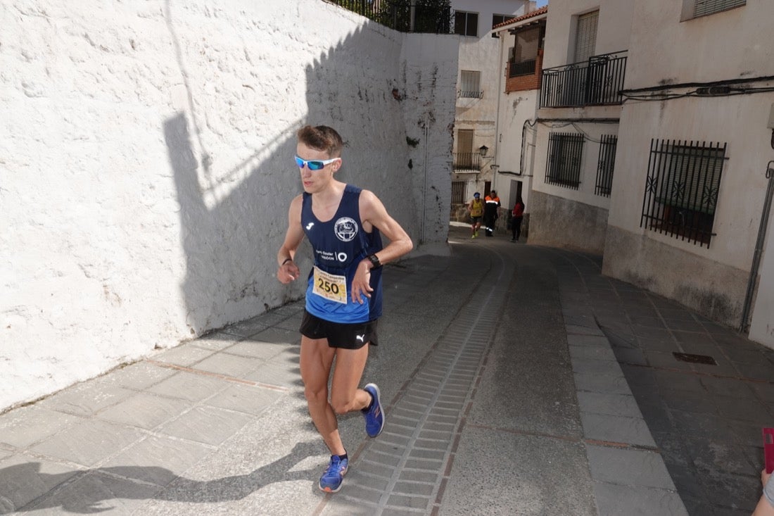El Valle de Lecrín acoge una modesta carrera con 350 participantes entre corredores absolutos, senderistas y chiquillos