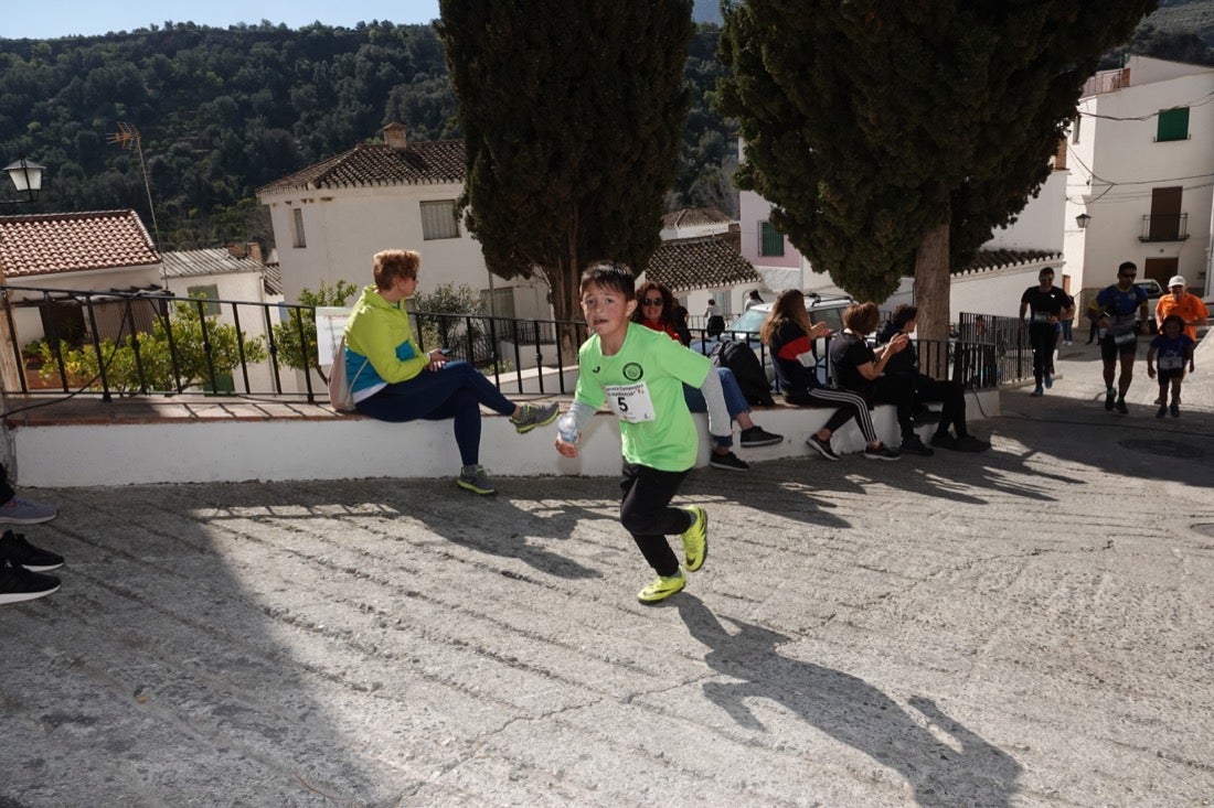 El Valle de Lecrín acoge una modesta carrera con 350 participantes entre corredores absolutos, senderistas y chiquillos