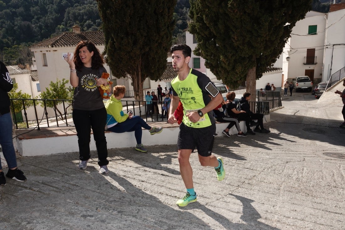 El Valle de Lecrín acoge una modesta carrera con 350 participantes entre corredores absolutos, senderistas y chiquillos