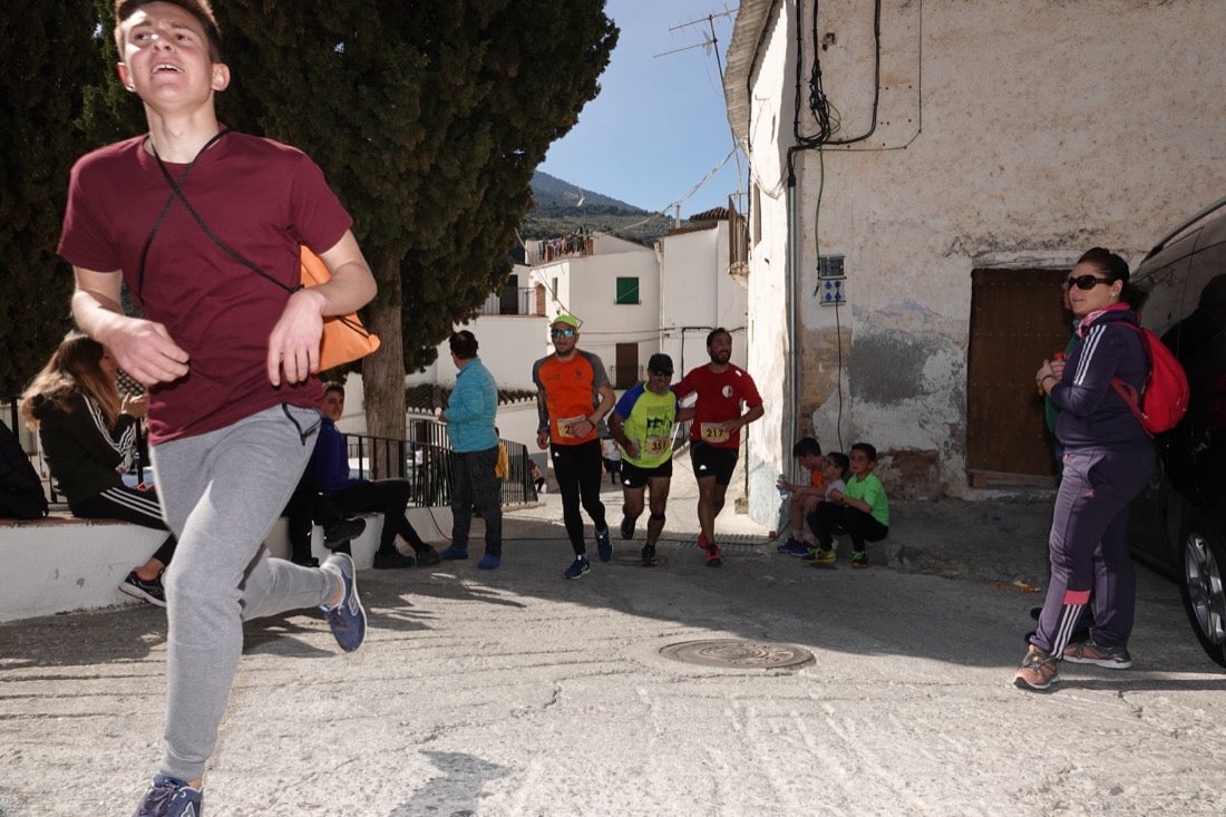 El Valle de Lecrín acoge una modesta carrera con 350 participantes entre corredores absolutos, senderistas y chiquillos