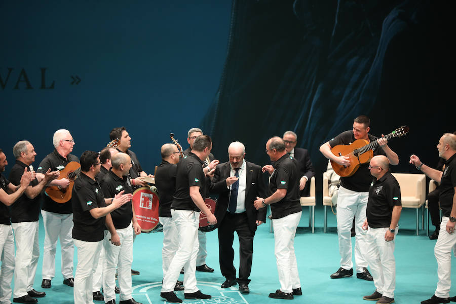 Moreno y Bosquet entregan el título de hijo predilecto al empresario almeriensa Martínez-Cosentino y las medallas al músico granadino Heras-Casado, la cantante Pastora Soler y la actriz Inma Cuesta