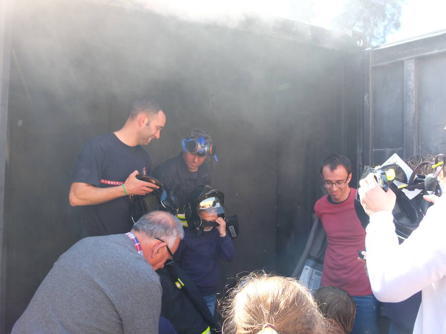 El Parque de Bomberos de la capital abrió ayer sus puertas a los almerienses con motivo de la celebración de su patrón, San Juan de Dios