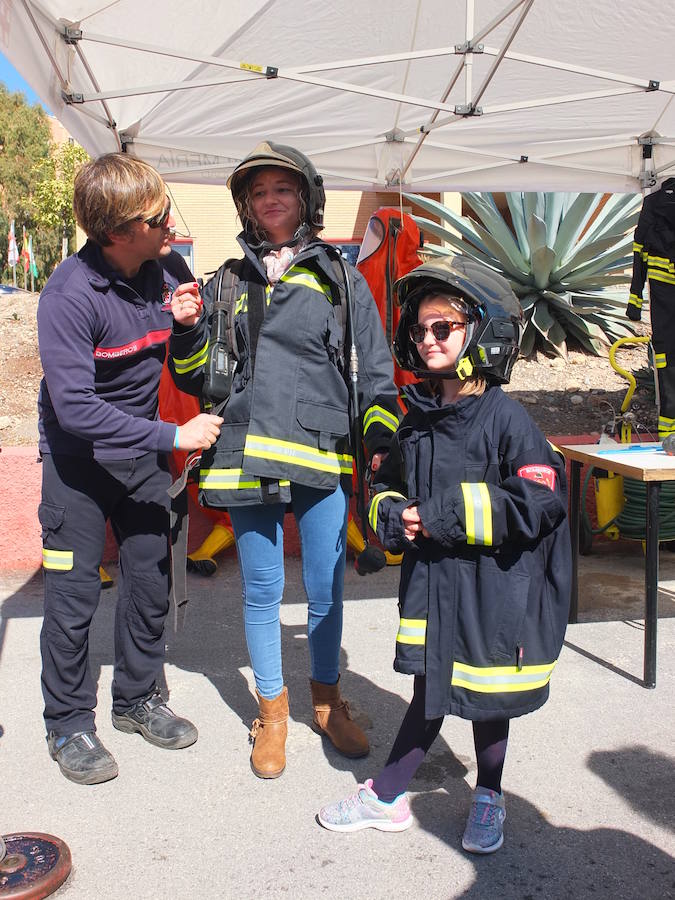 El Parque de Bomberos de la capital abrió ayer sus puertas a los almerienses con motivo de la celebración de su patrón, San Juan de Dios