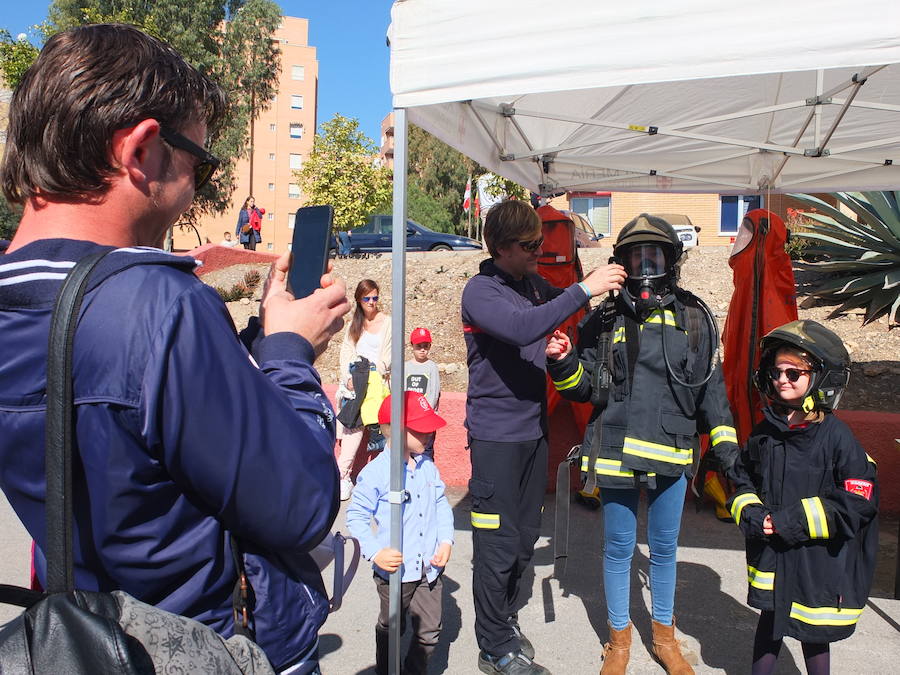 El Parque de Bomberos de la capital abrió ayer sus puertas a los almerienses con motivo de la celebración de su patrón, San Juan de Dios