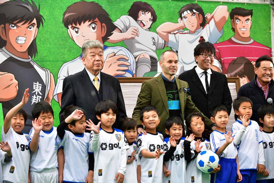 La presentó Iniesta en Tokyo | El creador de «Oliver y Benji» dijo durante el evento que espera que la gente «se deje caer por la estación»