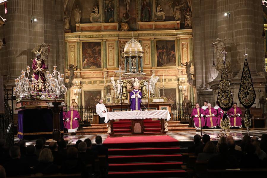 Entramos en Cuaresma, tiempo que nos llevará hasta el 18 de abril, Jueves Santo. Los actos del Miércoles de Ceniza tuvieron como protagonista el traslado de Jesús de la Piedad a la Catedral y posterior vía crucis, además de la imposición de la ceniza a los fieles por parte del obispo Amadeo Rodríguez Magro