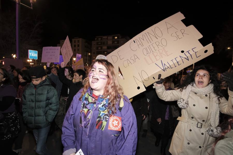 Fotos: Primera ‘marea violeta’ en Granada