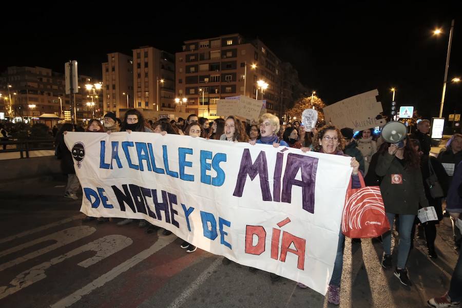 Fotos: Primera ‘marea violeta’ en Granada