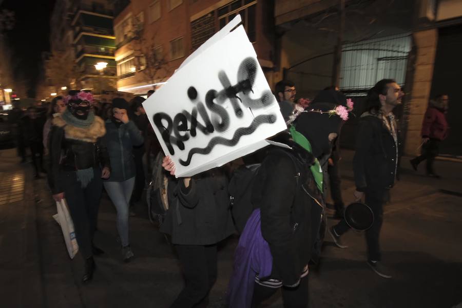 Fotos: Primera ‘marea violeta’ en Granada