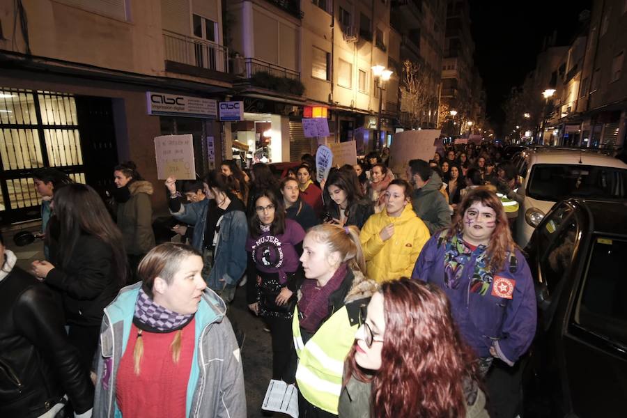 Fotos: Primera ‘marea violeta’ en Granada