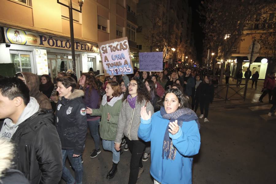 Fotos: Primera ‘marea violeta’ en Granada