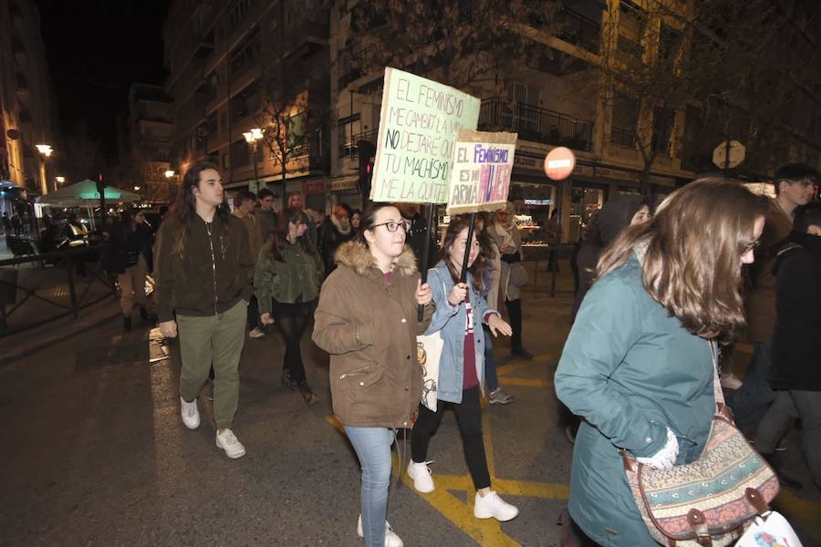 Fotos: Primera ‘marea violeta’ en Granada