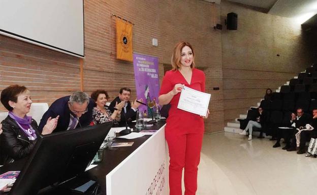 La profesora de la UGR Margarita Sánchez recibe el premio de divulgación feminista 'Carmen de Burgos'