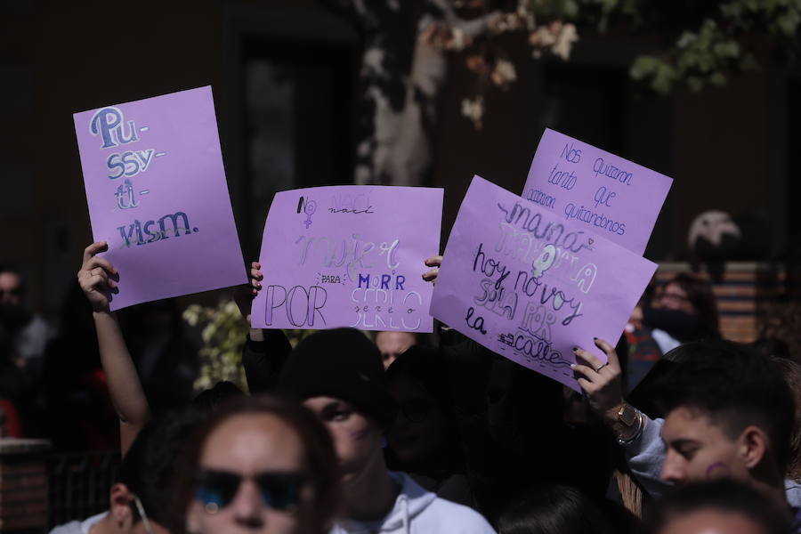 Hoy en la plaza de España se ha leído un manifiesto y la alcaldesa y concejales han citado textos de personalidades reconocidas 