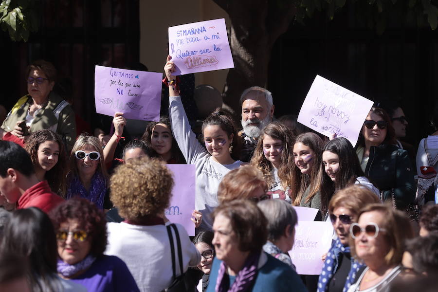 Hoy en la plaza de España se ha leído un manifiesto y la alcaldesa y concejales han citado textos de personalidades reconocidas 