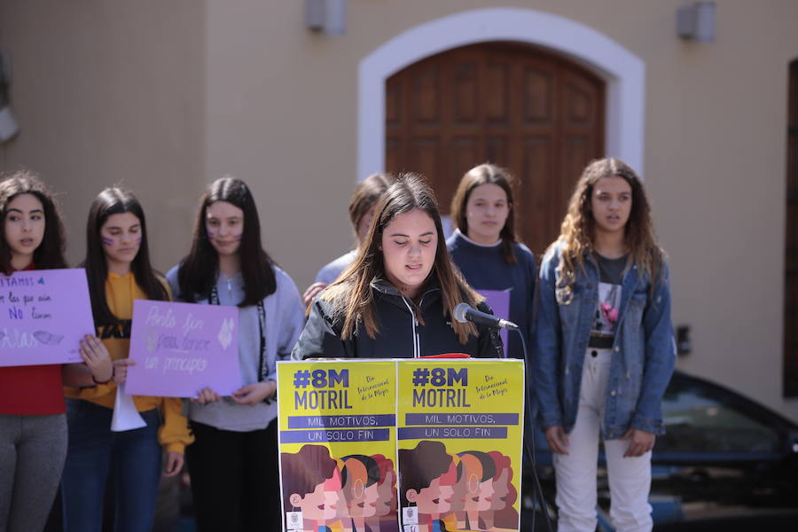 Hoy en la plaza de España se ha leído un manifiesto y la alcaldesa y concejales han citado textos de personalidades reconocidas 