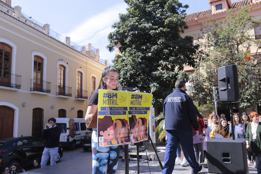 Hoy en la plaza de España se ha leído un manifiesto y la alcaldesa y concejales han citado textos de personalidades reconocidas 