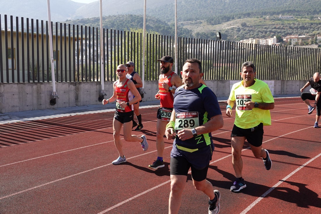 La salida de la carrera fue espectacular, al más propio estilo de las grandes maratones, con todos los participantes agrupados. Al final, caras felices en los podios para los ganadores, segundos y teceros clasificados. Y premio para la más veterana corredoras en acabar la prueba.