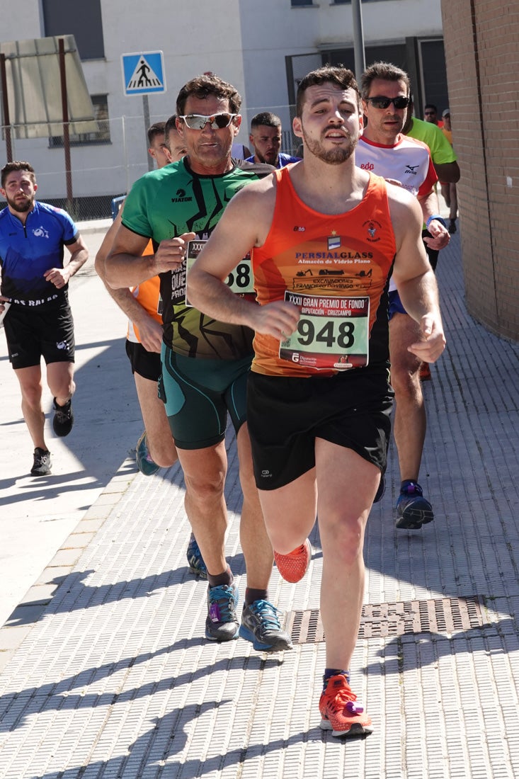 A algunos participantes parece que los 10 kilómetros del reccorido de la prueba de fondo de Loja se les hace leve a tenor de sus sonrisas y buen rollo. Otros en cambio parecen sufrir más o simplemente se concentran para disfrutar de la carrera.