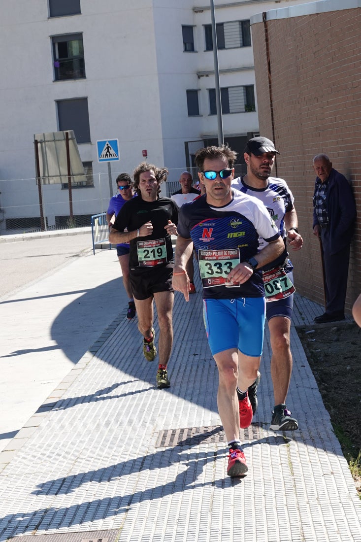 A algunos participantes parece que los 10 kilómetros del reccorido de la prueba de fondo de Loja se les hace leve a tenor de sus sonrisas y buen rollo. Otros en cambio parecen sufrir más o simplemente se concentran para disfrutar de la carrera.