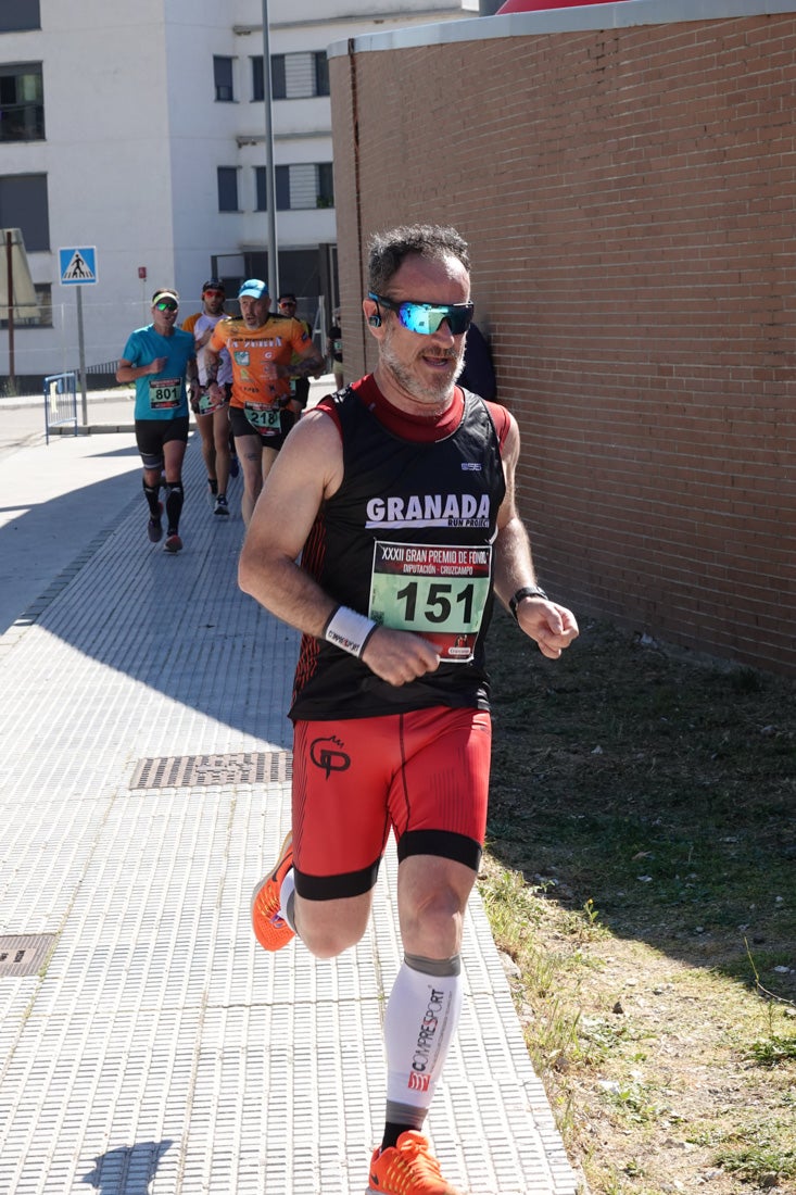 A algunos participantes parece que los 10 kilómetros del reccorido de la prueba de fondo de Loja se les hace leve a tenor de sus sonrisas y buen rollo. Otros en cambio parecen sufrir más o simplemente se concentran para disfrutar de la carrera.