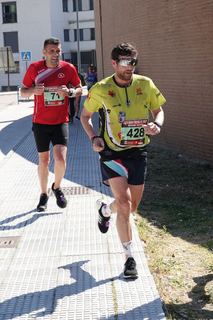 A algunos participantes parece que los 10 kilómetros del reccorido de la prueba de fondo de Loja se les hace leve a tenor de sus sonrisas y buen rollo. Otros en cambio parecen sufrir más o simplemente se concentran para disfrutar de la carrera.