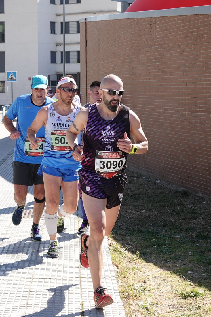 A algunos participantes parece que los 10 kilómetros del reccorido de la prueba de fondo de Loja se les hace leve a tenor de sus sonrisas y buen rollo. Otros en cambio parecen sufrir más o simplemente se concentran para disfrutar de la carrera.