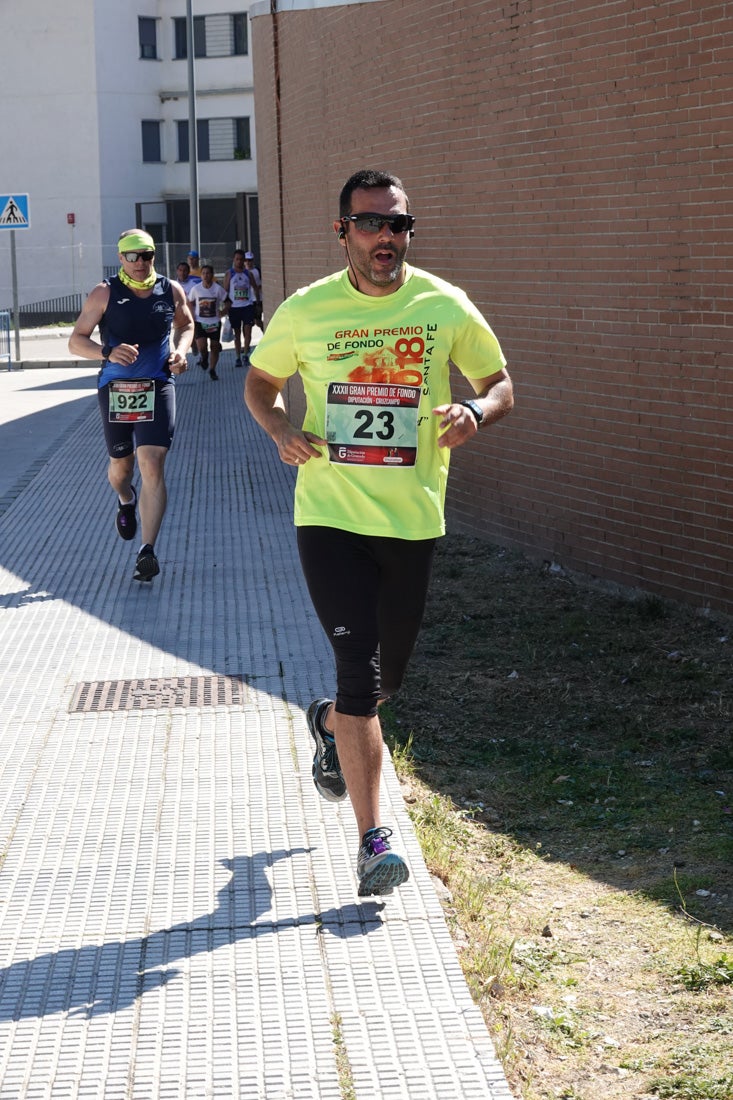 A algunos participantes parece que los 10 kilómetros del reccorido de la prueba de fondo de Loja se les hace leve a tenor de sus sonrisas y buen rollo. Otros en cambio parecen sufrir más o simplemente se concentran para disfrutar de la carrera.