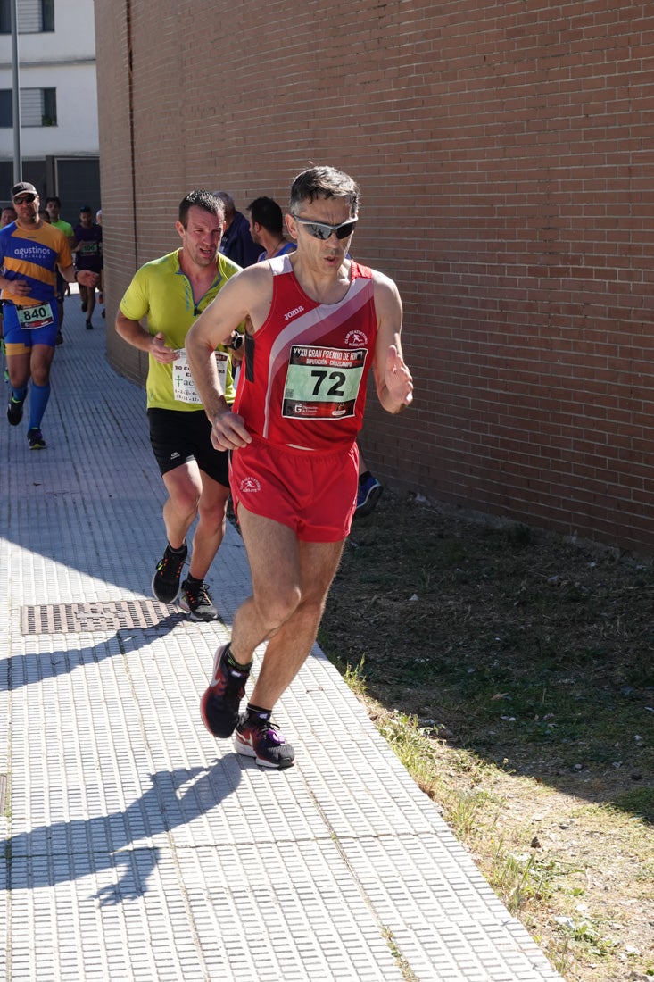 A algunos participantes parece que los 10 kilómetros del reccorido de la prueba de fondo de Loja se les hace leve a tenor de sus sonrisas y buen rollo. Otros en cambio parecen sufrir más o simplemente se concentran para disfrutar de la carrera.