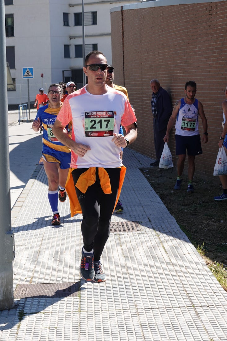 A algunos participantes parece que los 10 kilómetros del reccorido de la prueba de fondo de Loja se les hace leve a tenor de sus sonrisas y buen rollo. Otros en cambio parecen sufrir más o simplemente se concentran para disfrutar de la carrera.