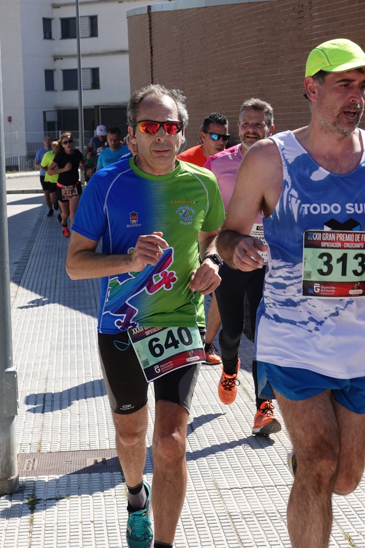 A algunos participantes parece que los 10 kilómetros del reccorido de la prueba de fondo de Loja se les hace leve a tenor de sus sonrisas y buen rollo. Otros en cambio parecen sufrir más o simplemente se concentran para disfrutar de la carrera.