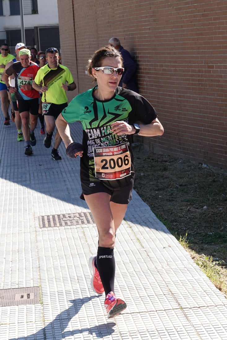 A algunos participantes parece que los 10 kilómetros del reccorido de la prueba de fondo de Loja se les hace leve a tenor de sus sonrisas y buen rollo. Otros en cambio parecen sufrir más o simplemente se concentran para disfrutar de la carrera.