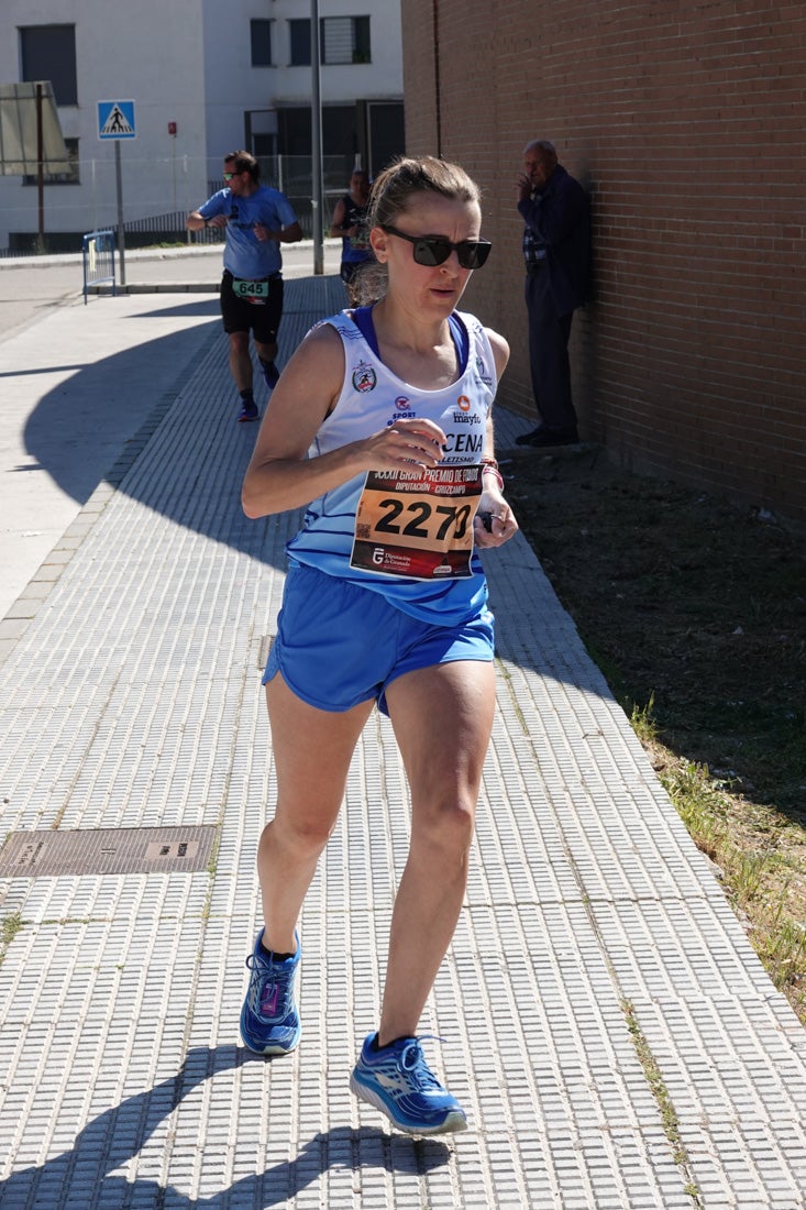 A algunos participantes parece que los 10 kilómetros del reccorido de la prueba de fondo de Loja se les hace leve a tenor de sus sonrisas y buen rollo. Otros en cambio parecen sufrir más o simplemente se concentran para disfrutar de la carrera.