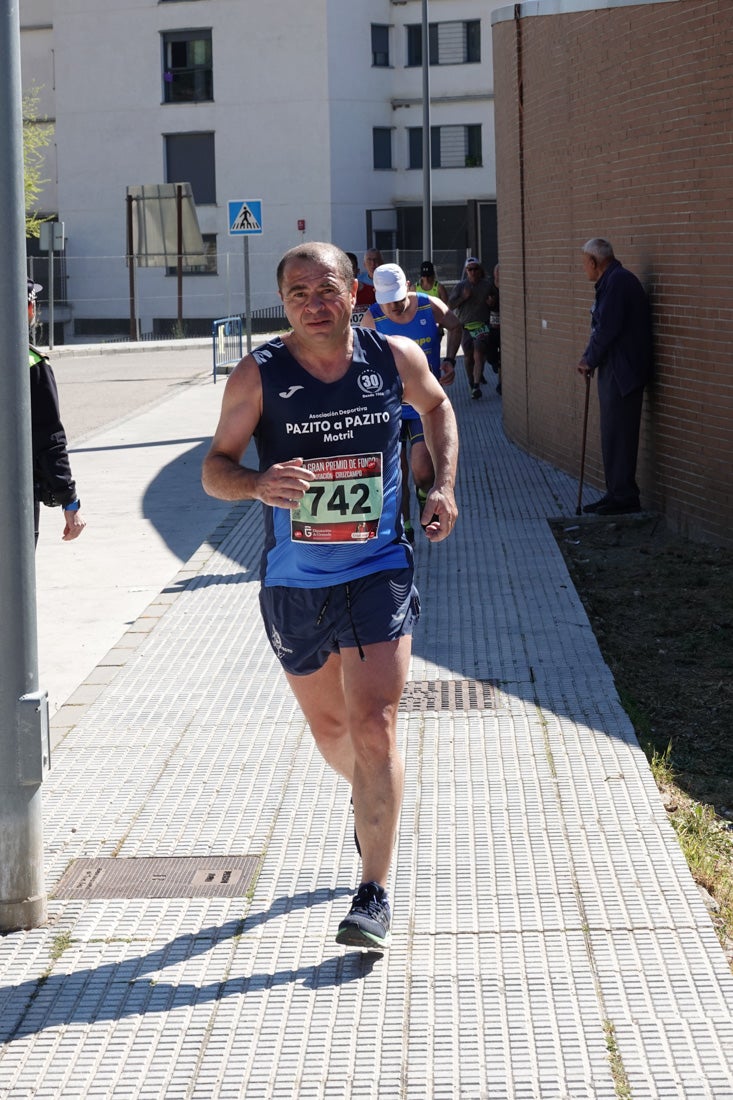 A algunos participantes parece que los 10 kilómetros del reccorido de la prueba de fondo de Loja se les hace leve a tenor de sus sonrisas y buen rollo. Otros en cambio parecen sufrir más o simplemente se concentran para disfrutar de la carrera.