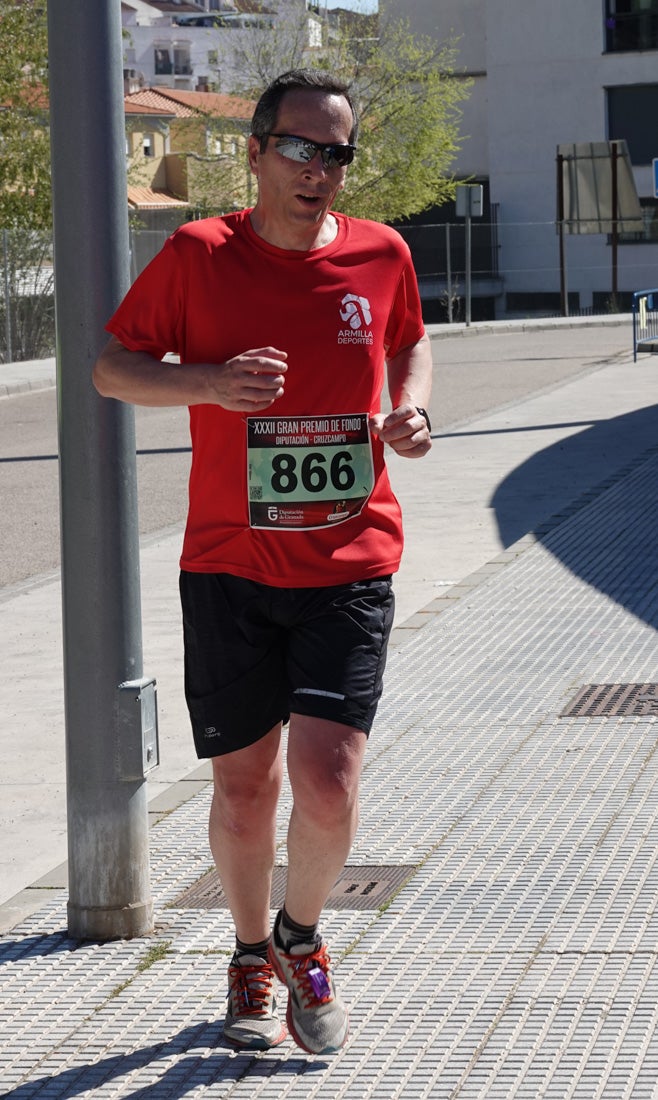 A algunos participantes parece que los 10 kilómetros del reccorido de la prueba de fondo de Loja se les hace leve a tenor de sus sonrisas y buen rollo. Otros en cambio parecen sufrir más o simplemente se concentran para disfrutar de la carrera.