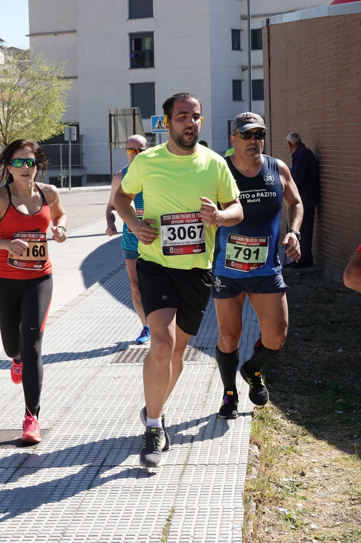 A algunos participantes parece que los 10 kilómetros del reccorido de la prueba de fondo de Loja se les hace leve a tenor de sus sonrisas y buen rollo. Otros en cambio parecen sufrir más o simplemente se concentran para disfrutar de la carrera.