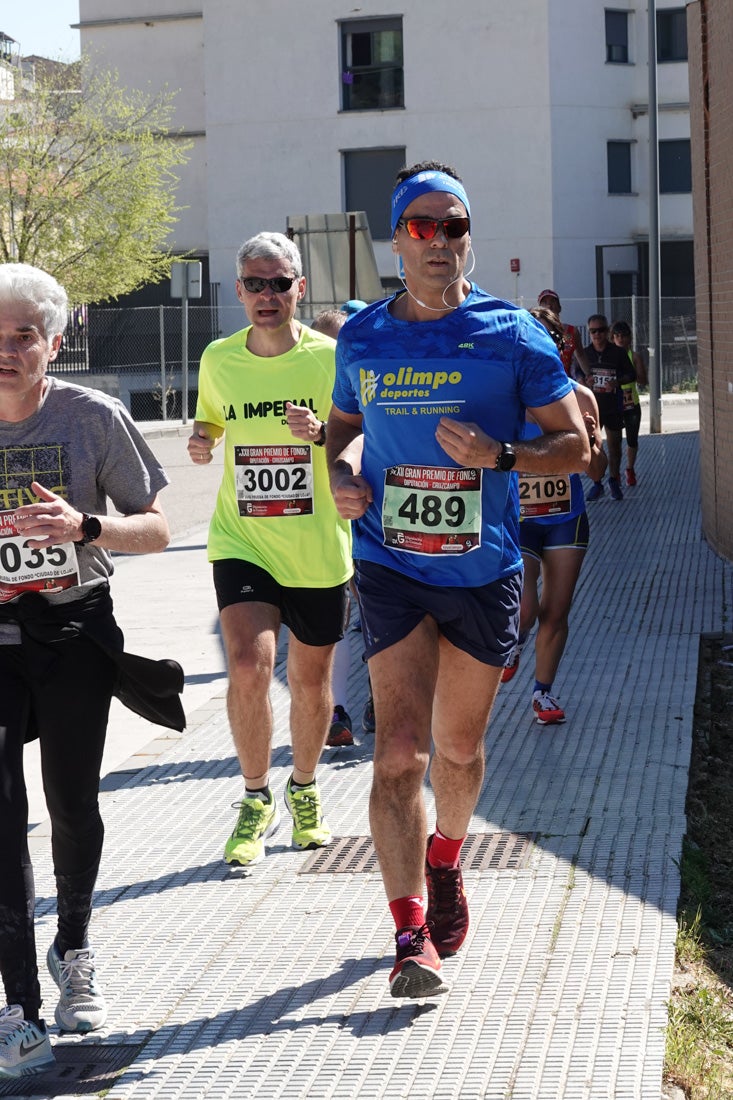 A algunos participantes parece que los 10 kilómetros del reccorido de la prueba de fondo de Loja se les hace leve a tenor de sus sonrisas y buen rollo. Otros en cambio parecen sufrir más o simplemente se concentran para disfrutar de la carrera.