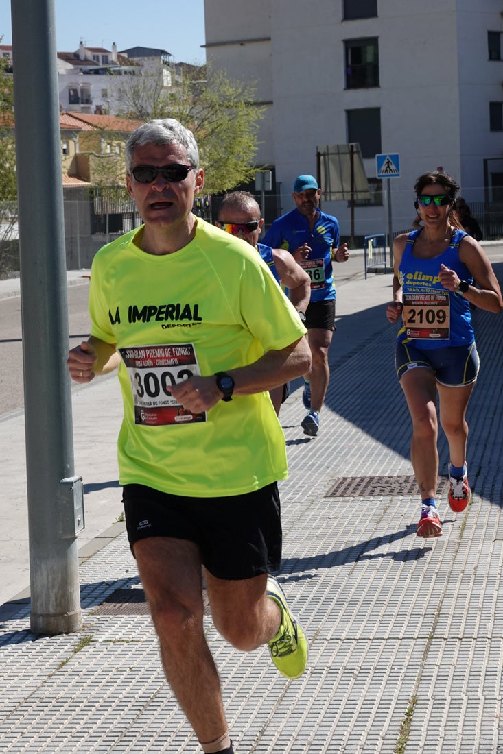 A algunos participantes parece que los 10 kilómetros del reccorido de la prueba de fondo de Loja se les hace leve a tenor de sus sonrisas y buen rollo. Otros en cambio parecen sufrir más o simplemente se concentran para disfrutar de la carrera.