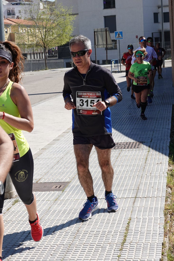 A algunos participantes parece que los 10 kilómetros del reccorido de la prueba de fondo de Loja se les hace leve a tenor de sus sonrisas y buen rollo. Otros en cambio parecen sufrir más o simplemente se concentran para disfrutar de la carrera.