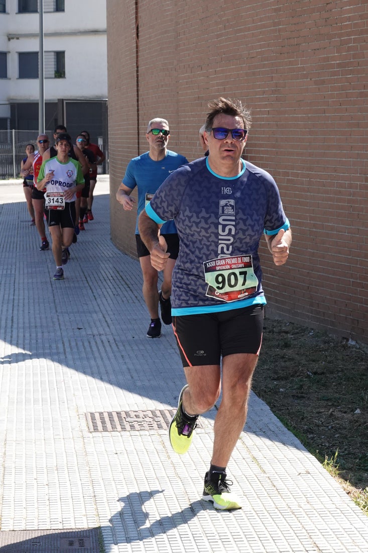 A algunos participantes parece que los 10 kilómetros del reccorido de la prueba de fondo de Loja se les hace leve a tenor de sus sonrisas y buen rollo. Otros en cambio parecen sufrir más o simplemente se concentran para disfrutar de la carrera.