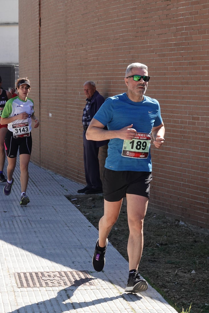 A algunos participantes parece que los 10 kilómetros del reccorido de la prueba de fondo de Loja se les hace leve a tenor de sus sonrisas y buen rollo. Otros en cambio parecen sufrir más o simplemente se concentran para disfrutar de la carrera.