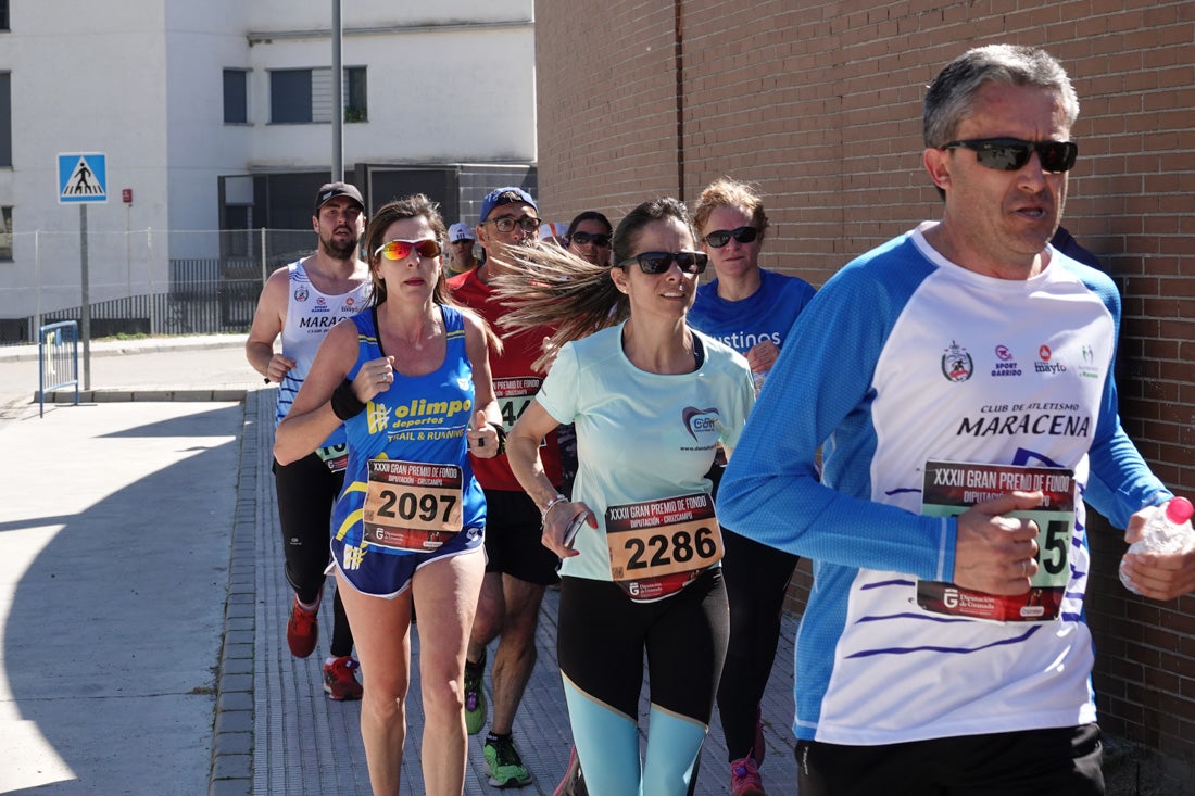 A algunos participantes parece que los 10 kilómetros del reccorido de la prueba de fondo de Loja se les hace leve a tenor de sus sonrisas y buen rollo. Otros en cambio parecen sufrir más o simplemente se concentran para disfrutar de la carrera.