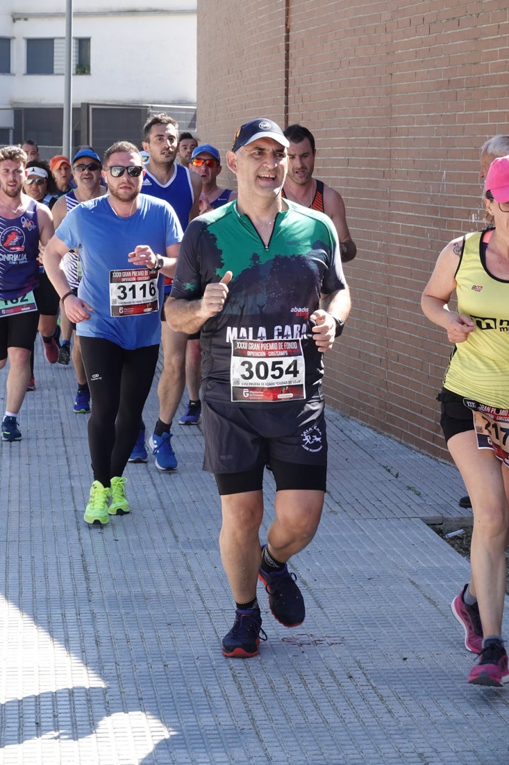 A algunos participantes parece que los 10 kilómetros del reccorido de la prueba de fondo de Loja se les hace leve a tenor de sus sonrisas y buen rollo. Otros en cambio parecen sufrir más o simplemente se concentran para disfrutar de la carrera.