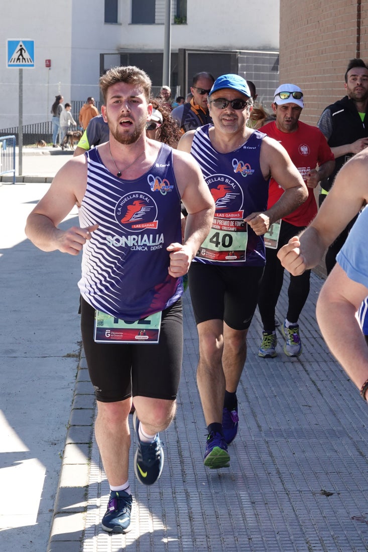 A algunos participantes parece que los 10 kilómetros del reccorido de la prueba de fondo de Loja se les hace leve a tenor de sus sonrisas y buen rollo. Otros en cambio parecen sufrir más o simplemente se concentran para disfrutar de la carrera.