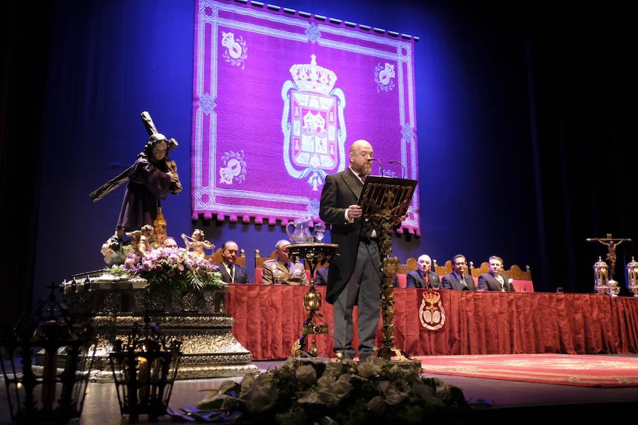 «Dueles de hermosa Granada», fue el primer piropo que le lanzó a la ciudad mientras una música de fondo lo acompañaba