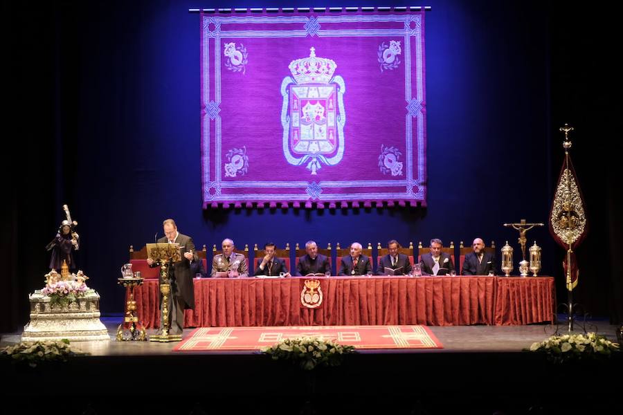 «Dueles de hermosa Granada», fue el primer piropo que le lanzó a la ciudad mientras una música de fondo lo acompañaba