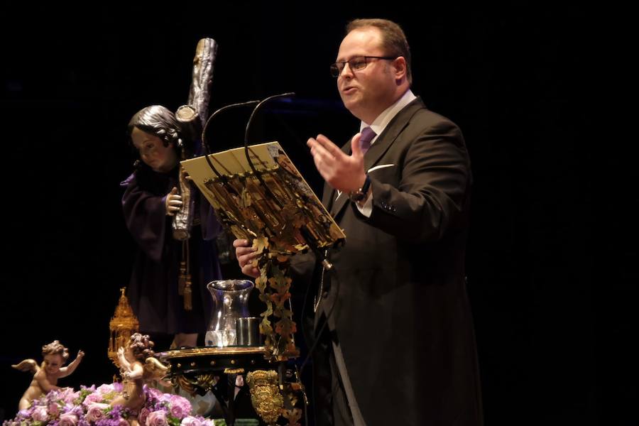 «Dueles de hermosa Granada», fue el primer piropo que le lanzó a la ciudad mientras una música de fondo lo acompañaba